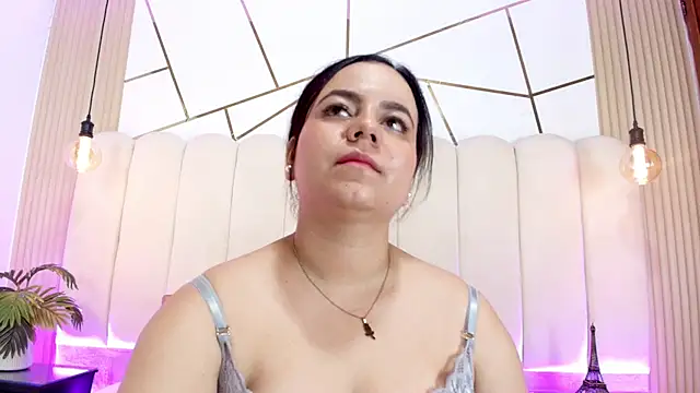 EMILYJOHNSON01 online show from February 10, 2026, 12:37 pm