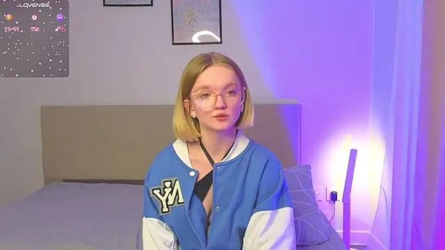 StellaBunny online show from February 18, 2026, 1:07 pm