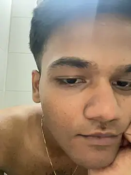 Snapshot of Dazzling_dude chatting on May 25, 2026, 6:39 pm Dazzling dude online show from May 25, 2026, 6:39 pm