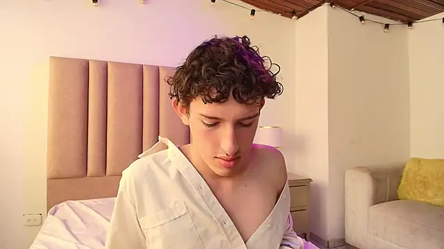 LucaNova nom online show from February 10, 2026, 1:32 pm