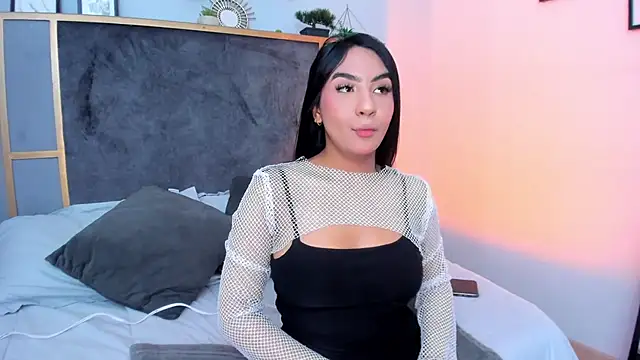 Lola 12  online show from May 4, 2026, 1:58 pm