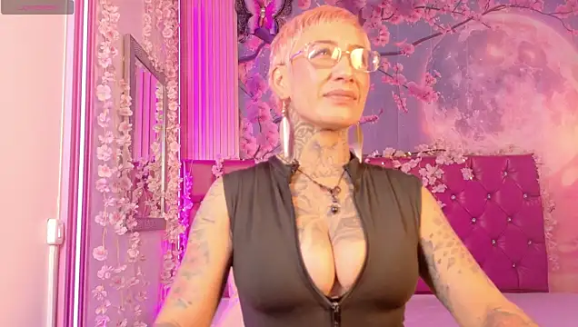 Snapshot of Everlyn_sexx chatting on February 24, 2026, 6:42 pm Everlyn sexx online show from February 24, 2026, 6:42 pm