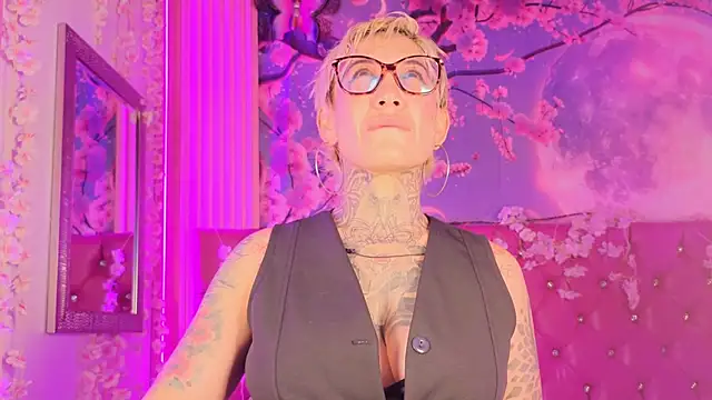 Everlyn sexx online show from May 10, 2026, 12:42 pm