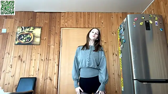 Snapshot of VickieKush chatting on April 21, 2026, 8:43 am VickieKush online show from April 21, 2026, 8:43 am