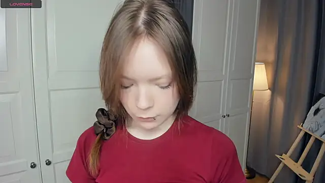 LavenderMitten online show from April 24, 2026, 5:53 am