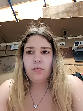 Dulcexpecado online show from April 13, 2026, 6:23 pm