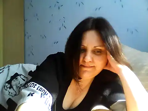 Snapshot of LockyCharm111 chatting on April 8, 2026, 10:28 am LockyCharm111 online show from April 8, 2026, 10:28 am