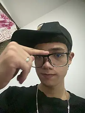 Snapshot of Santi_Princex chatting on February 28, 2026, 2:33 am Santi Princex online show from February 28, 2026, 2:33 am