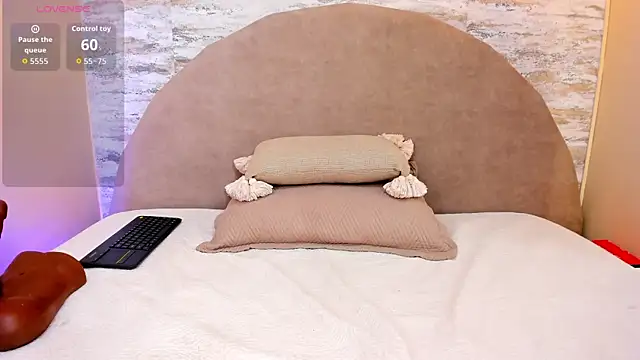 Ashley Beaomunt online show from February 25, 2026, 12:49 pm