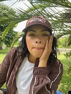 sara-jules online show from April 22, 2026, 4:03 pm