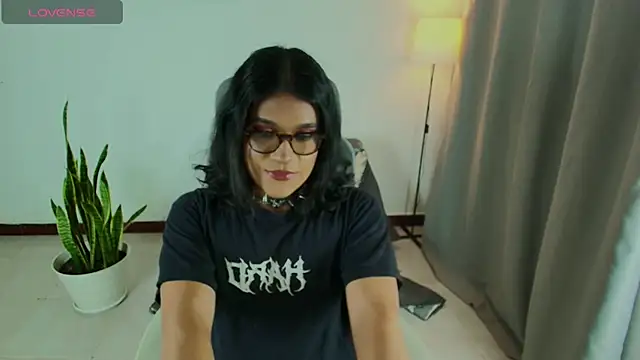 Snapshot of succubus_Vitta chatting on April 21, 2026, 11:22 pm succubus Vitta online show from April 21, 2026, 11:22 pm