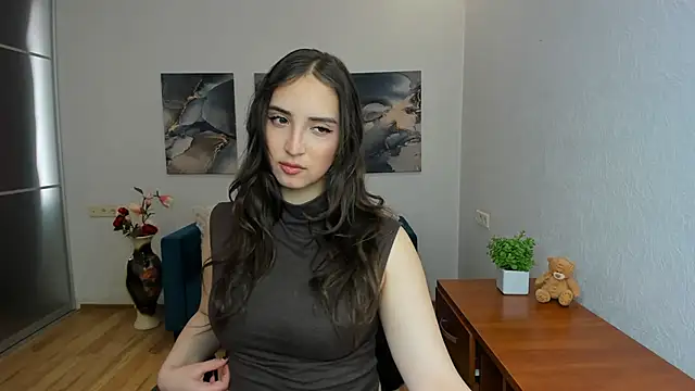 Effy Royse online show from May 15, 2026, 5:38 am