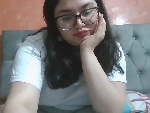 Snapshot of DearestKittyKat chatting on February 17, 2026, 4:59 pm DearestKittyKat online show from February 17, 2026, 4:59 pm