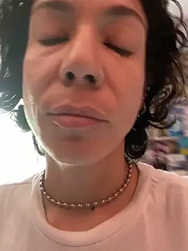JeanneDuval8888 online show from May 3, 2026, 10:02 pm