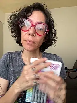 JeanneDuval8888 online show from May 13, 2026, 9:44 pm