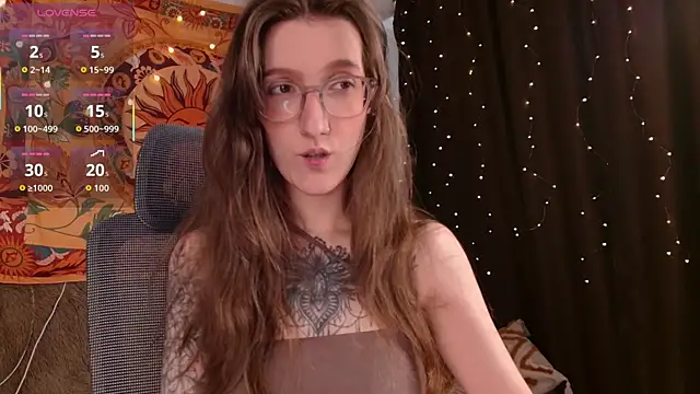 Snapshot of lolami_ chatting on April 17, 2026, 7:11 am lolami online show from April 17, 2026, 7:11 am