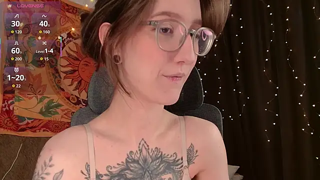 Snapshot of lolami_ chatting on April 30, 2026, 7:04 am lolami online show from April 30, 2026, 7:04 am