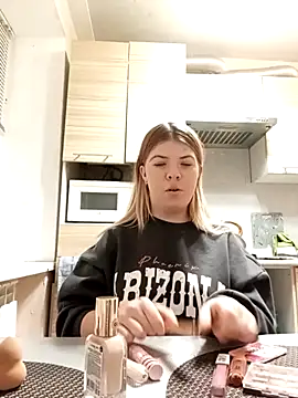 EvaTallor online show from February 14, 2026, 4:51 pm