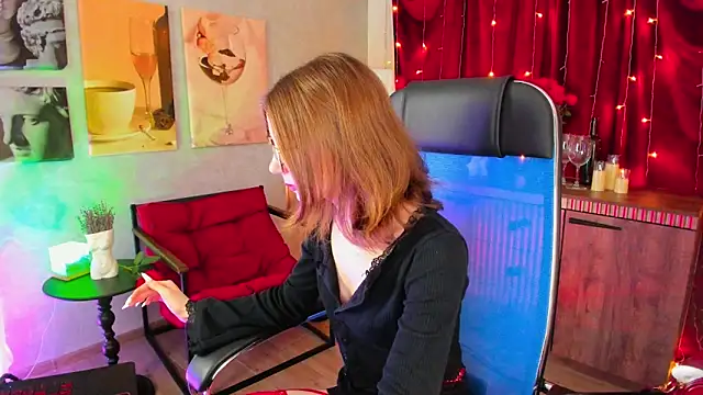 Snapshot of ElliFrankenweenie chatting on April 5, 2026, 6:20 am ElliFrankenweenie online show from April 5, 2026, 6:20 am