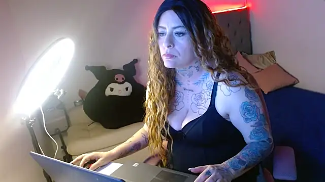 Snapshot of mia_vantt chatting on April 14, 2026, 9:31 pm mia vantt online show from April 14, 2026, 9:31 pm