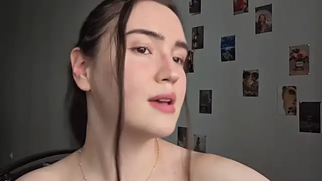 RedginBluebersky online show from April 22, 2026, 11:17 am