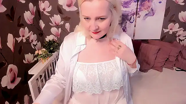 Snapshot of Victoria_Notti chatting on April 7, 2026, 11:34 am Victoria Notti online show from April 7, 2026, 11:34 am