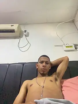 OUBA-boy  online show from February 10, 2026, 7:13 pm