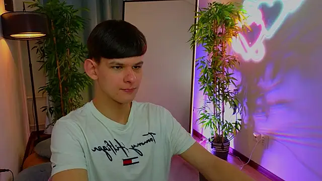  jamesgray  online show from February 13, 2026, 3:01 pm