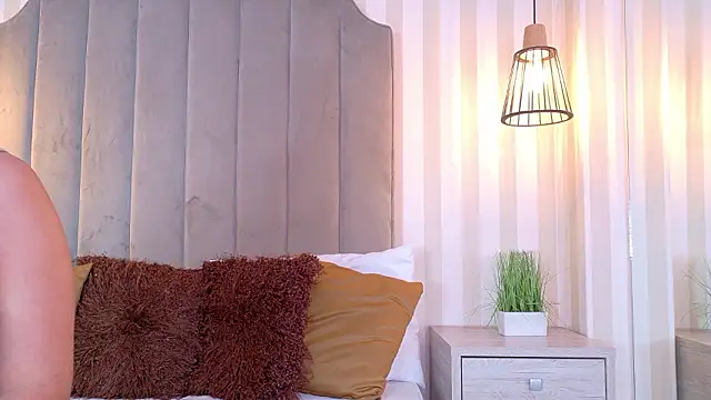 Hana Stone online show from March 25, 2026, 2:01 am