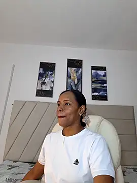 samaraa smith1 online show from April 24, 2026, 12:07 pm