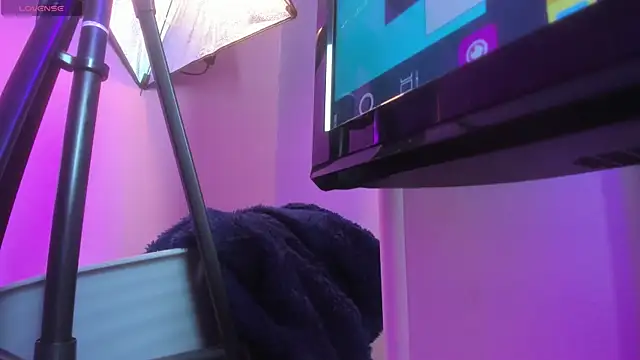 emma wilder  online show from May 13, 2026, 7:21 pm