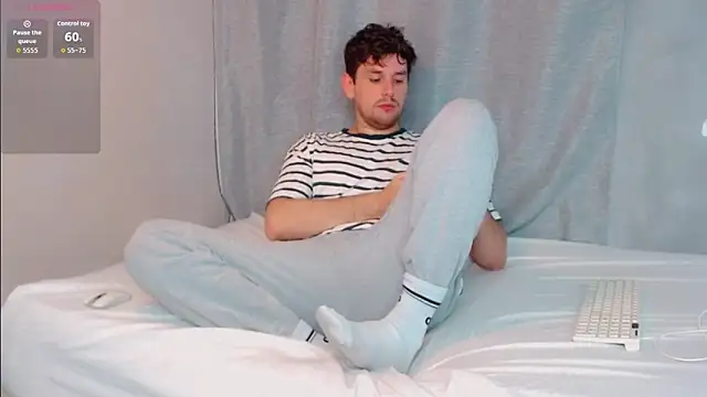 Snapshot of Luc_7 chatting on March 5, 2026, 10:37 pm Luc 7 online show from March 5, 2026, 10:37 pm