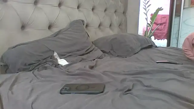 Snapshot of Shailadiess chatting on April 3, 2026, 6:09 am Shailadiess online show from April 3, 2026, 6:09 am