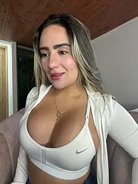 Snapshot of Miilana_ chatting on June 7, 2026, 9:31 pm Miilana online show from June 7, 2026, 9:31 pm