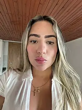 Snapshot of Miilana_ chatting on July 7, 2026, 9:40 pm Miilana online show from July 7, 2026, 9:40 pm