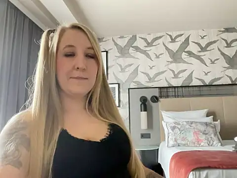 Snapshot of Ninimaus chatting on February 14, 2026, 11:43 am Ninimaus online show from February 14, 2026, 11:43 am