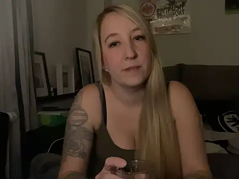 Snapshot of Ninimaus chatting on March 12, 2026, 8:13 pm Ninimaus online show from March 12, 2026, 8:13 pm