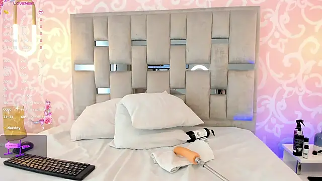 Snapshot of Alanna-Rose chatting on March 29, 2026, 8:43 pm Alanna-Rose online show from March 29, 2026, 8:43 pm