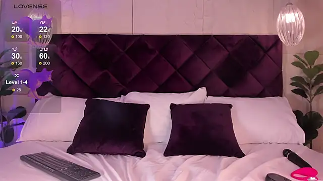 Snapshot of KittyLyne_ chatting on March 11, 2026, 12:10 pm KittyLyne online show from March 11, 2026, 12:10 pm