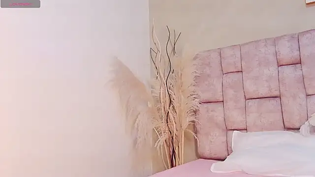 Snapshot of MelanyStone_ chatting on May 1, 2026, 1:05 pm MelanyStone online show from May 1, 2026, 1:05 pm