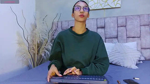 Snapshot of MelanyStone_ chatting on April 22, 2026, 12:45 pm MelanyStone online show from April 22, 2026, 12:45 pm