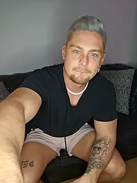 Snapshot of EddyRise- chatting on February 13, 2026, 6:41 pm EddyRise- online show from February 13, 2026, 6:41 pm