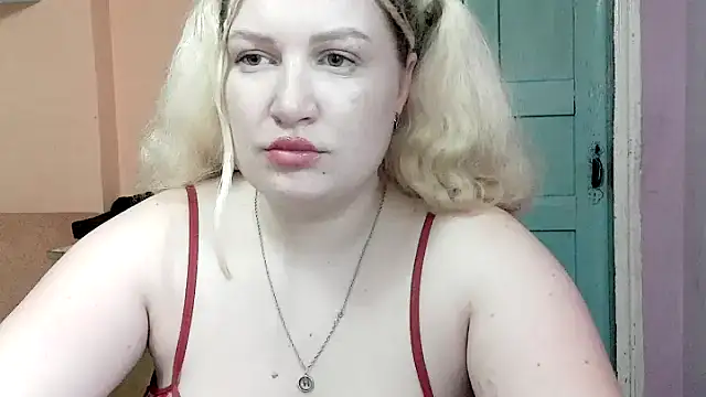 Lilit hott online show from February 12, 2026, 9:47 pm