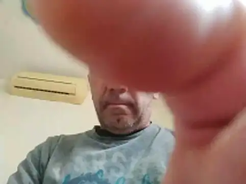 Snapshot of davidgra19788 chatting on April 2, 2026, 9:27 am davidgra19788 online show from April 2, 2026, 9:27 am