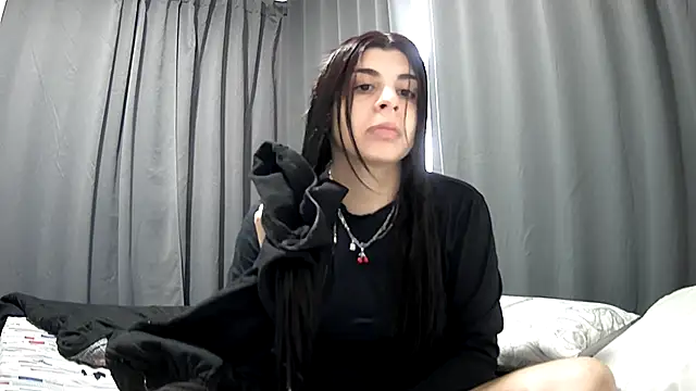 Snapshot of violetazein7 chatting on April 6, 2026, 6:42 pm violetazein7 online show from April 6, 2026, 6:42 pm