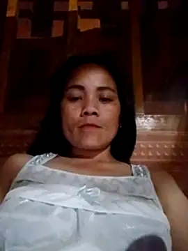 Snapshot of molly-xx chatting on April 7, 2026, 1:35 pm molly-xx online show from April 7, 2026, 1:35 pm