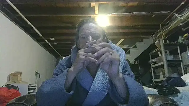 Snapshot of ShadowLove85 chatting on July 4, 2026, 6:31 am ShadowLove85 online show from July 4, 2026, 6:31 am