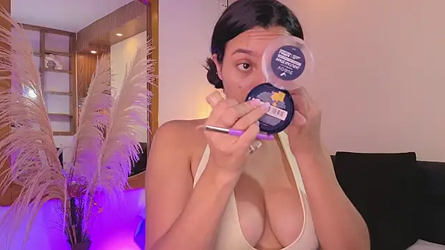 Hanna Williams   online show from March 26, 2026, 8:18 pm