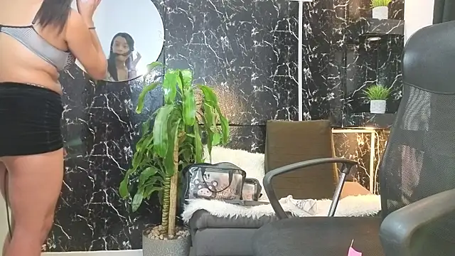 Hanna Williams   online show from March 23, 2026, 3:39 am