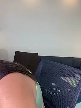 Hanna Williams   online show from February 12, 2026, 3:17 am